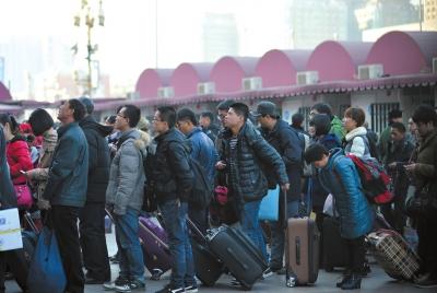 北京迎出京客流高峰 铁路出京火车仍有余票