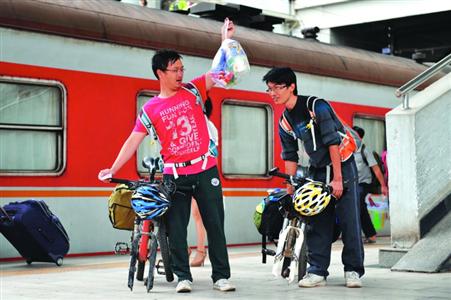 铁路部门：今起坐火车不准携带自行车