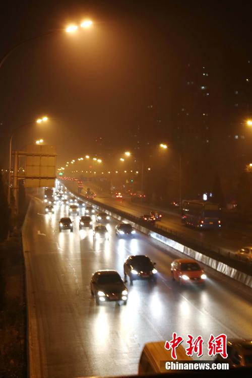 北京发布空气重污染黄色预警