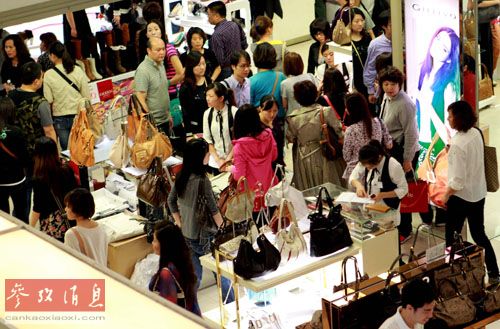 中国消费者信心下降 路透：反腐影响消费意愿