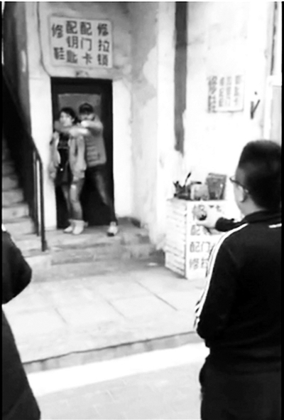 北京丰台警方辟谣街头“劫持人质” 实为拍电影