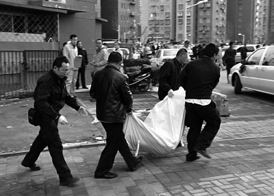 北京居民楼发生爆炸 一男子被警方带走