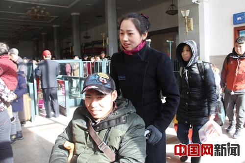 网媒走转改:探访北京站素萍服务组 真情服务温暖旅途